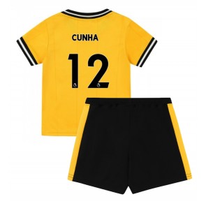 Wolves Matheus Cunha #12 Replika Babytøj Hjemmebanesæt Børn 2023-24 Kortærmet (+ Korte bukser)